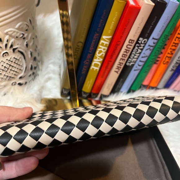 Bottega Veneta Intrecciato White and Black Wallet - Picture 13 of 16